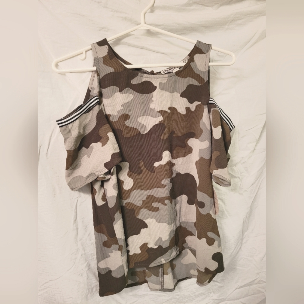 Gypsies & Moondust Off the Shoulder Camo print top in size small